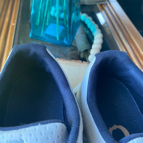 On Running Shoes - Picture 8 of 9